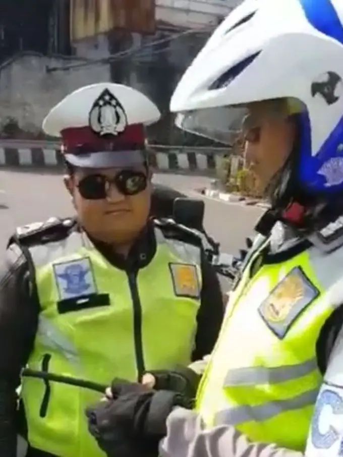 [Bintang] Heboh Polisi Gadungan, Begini Cara membedakan Mana Polisi Asli dan Palsu!