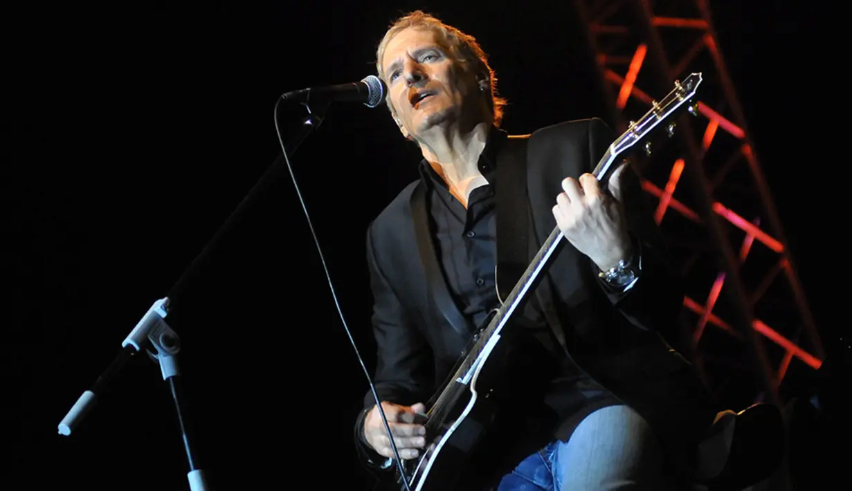 Michael Bolton sangat menikmati konser kesekian kalinya di Indonesia (Wimbarsana/Bintang.com)