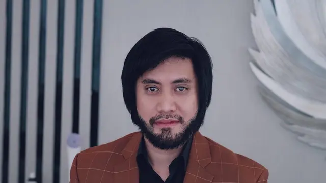 Kevin Aprilio Berjenggot Tipis