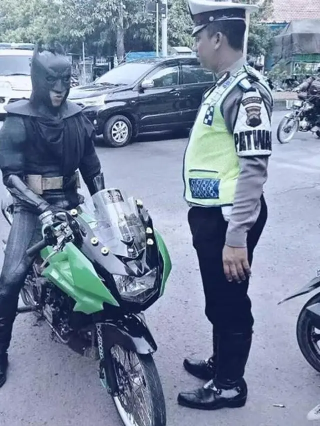 Kelakukan Tak Biasa yang Dilakukan Pemotor (1cak)