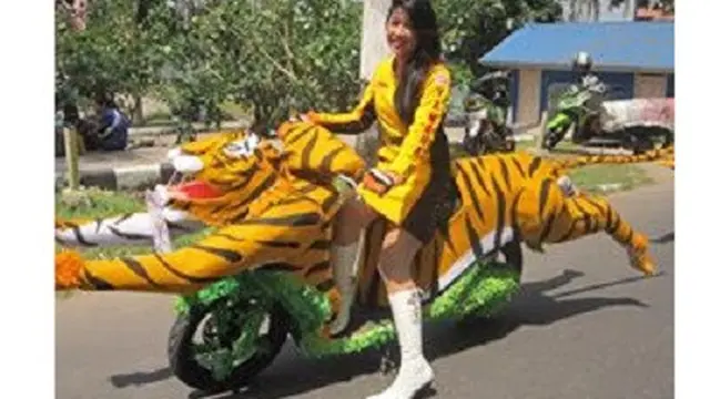 6 Potret Motor Motif Macan Ini Jadi Pusat Perhatian di Jalan, Kocak