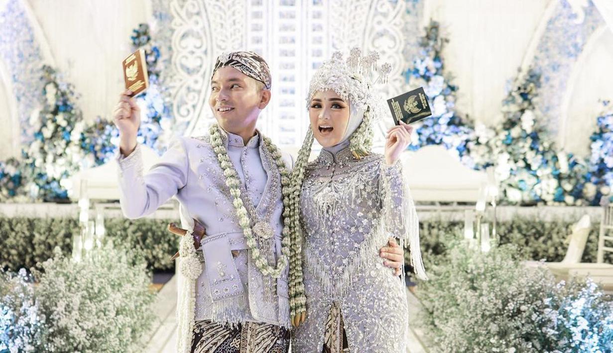 Potret Pernikahan Alifhia Fitri dan Reza Surya, Dekorasi Akad hingga Resepsinya Megah - Foto Liputan6.com