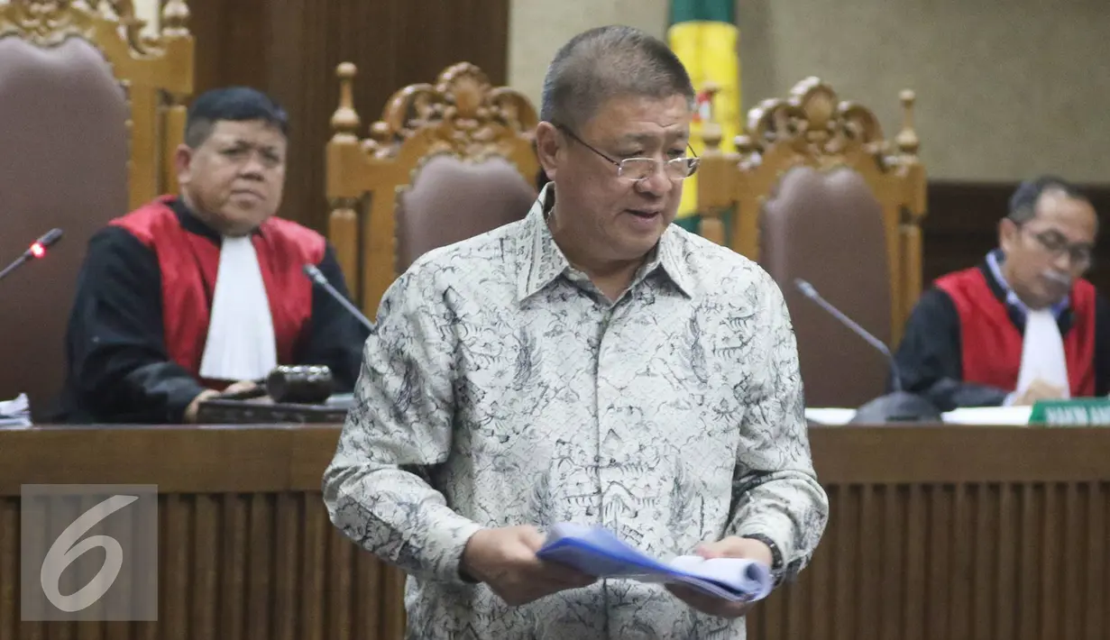 Chairman Agung Sedayu Group, Sugianto Kusuma alias Aguan, usai memberi kesaksian di Pengadilan Tipikor terkait dugaan suap pembahasan Raperda tentang Reklamasi Pantai Utara Jakarta, Rabu (27/7). (Liputan6.com/ Immanuel Antonius)