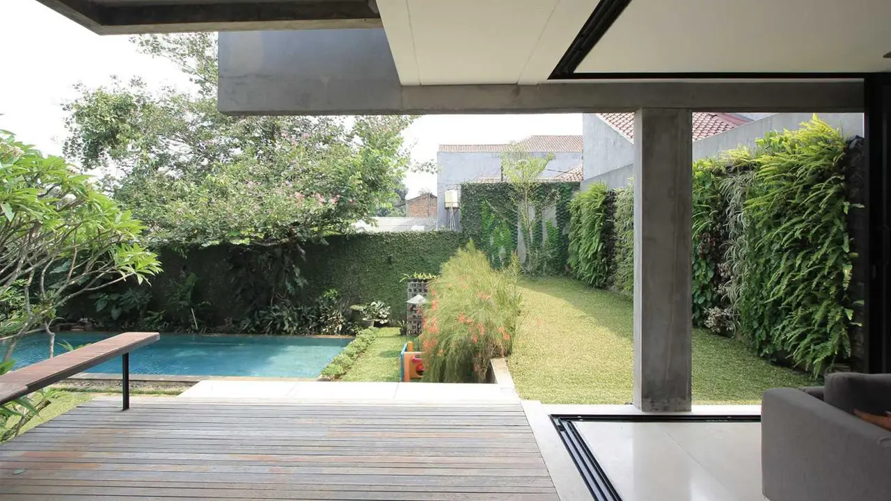 8 Inspirasi Menata Halaman Belakang Rumah agar Penghuni Makin Betah