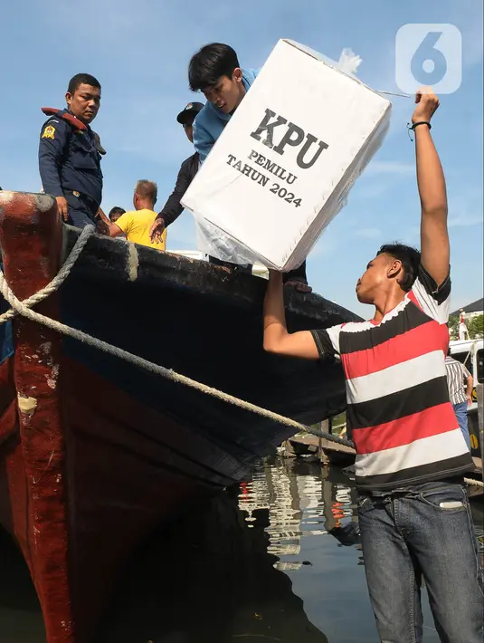 Logistik Pemilu tersebut untuk sementara akan dikumpulkan di gudang KPU yang ada di Pulau Pramuka. (merdeka.com/Imam Buhori)