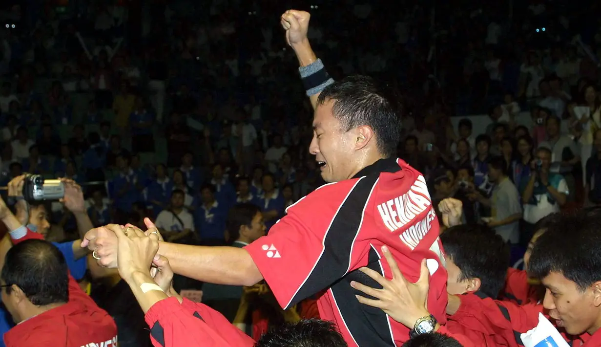 Selama 19 tahun Indonesia harus bersabar menanti piala yang menjadi lambang kebanggan kejuaraan beregu putra itu kembali ke pelukan. (AFP/Goh Chai Hin)