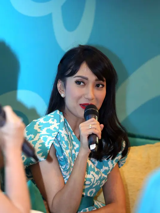 Menurutnya, pola asuh yang baik kepada anak sejak kecil akan membentuk karakter saat beranjak remaja. Dia memberi contoh, putri pertamanya Sarah Ebiela Ibrahim yang menginjak usia enam tahun. (Nurwahyunan/Bintang.com)