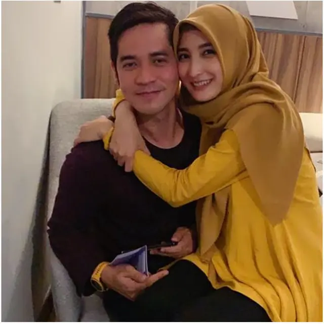 6 Potret Ricky Perdana dan Istri, Ungkap Kondisi Anak Usai Jatuh dari Lantai 2