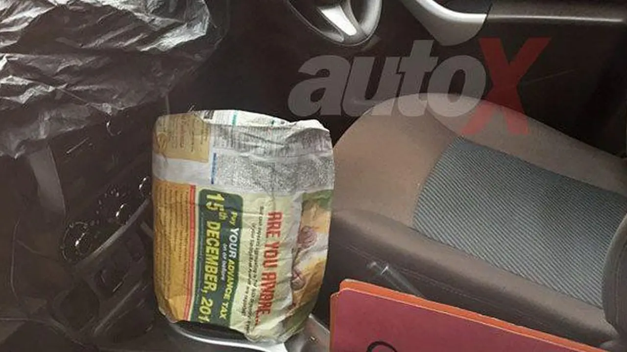 Biar Tak Ketahuan Tuas Transmisi Duster Facelift Ditutup Koran