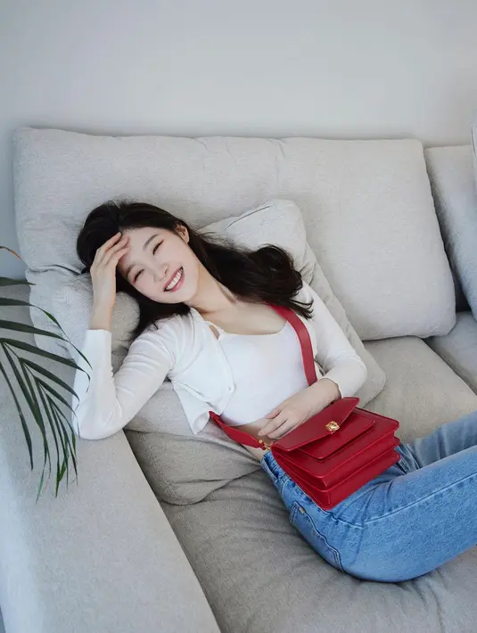 Jung Chaeyeon selalu tampil modis dalam berbagai kesempatan. (FOTO: instagram.com/j_chaeyeoni/)