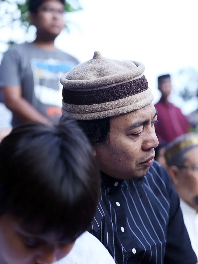[Bintang] Komeng Berduka