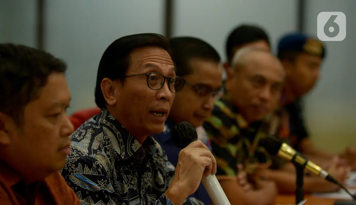 Kepala Biro Hukum, Humas, dan Kerja sama Batan Heru Umbara memberikan keterangan terkait kasus Tindak Pidana Ketenaganukliran di Mabes Polri, Jumat (13/3/2020). Satu karyawan Batan berinisial SM ditetapkan sebagai tersangka kasus penemuan zat radioaktif di Tangerang Selatan (merdeka.com/Imam Buhori)