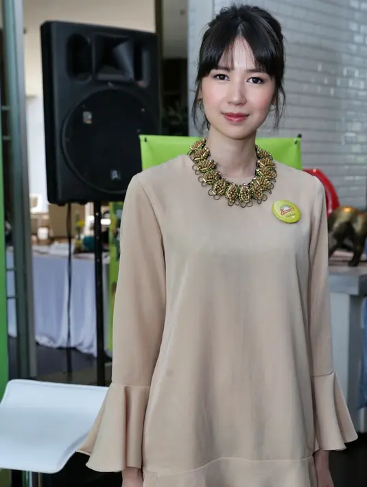 "Aku tahu banget dia, misal lagi nggak enak badan atau lagi happy. Jadi lebih kenal dan nggak kehilangan momen," Ungkap Laura Basuki, saat dijumpai di kawasan Menteng, Jakarta Pusat, Rabu (24/5/2017). (Adrian Putra/Bintang.com)