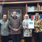 Beredar foto Ketum Demokrat Susilo bambang Yudhoyono bersama Khofifah dan Emil Dardak