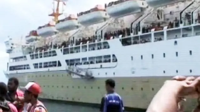 Suasana Tegang Saat Pembacok Warga Turun dari Kapal