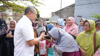 Menteri Koordinator Bidang Pangan Zulkifli Hasan meninjau lokasi banjir di Villa Jatirasa Bekasi.