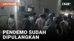 Pengdangdut Machica Mochtar akhirnya bisa menjumpai putranya yang ditahan di Polda Metro Jaya. Sang putra diamankan oleh pihak kepolisian saat terjadi bentrokan di lokasi unjuk rasa. Ia juga mengaku mendapatkan kekerasan fisik dari oknum aparat.