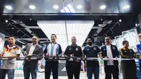 Benjamin Handradjasa (ketiga dari kiri), President Director Adidas Indonesia pada pembukaan store Adidas Home of Football di Pondok Indah Mall 3 di Jakarta hari Jumat (05/06/2026). (Hendry Wibowo/Bola.com)