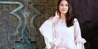 Nagita Slavina, selama ini selalu terlihat degan gayanya yang simple dan sederhana. Namun siapa sangka jika barang-barang yang menempel di tubuhnya itu original dan memiliki harga yang mahal. (Adrian Putra/Bintang.com)