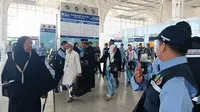 Rombongan Pertama Haji Khusus Indonesia Tiba di Madinah, Disambut Sapaan Hangat PPIH