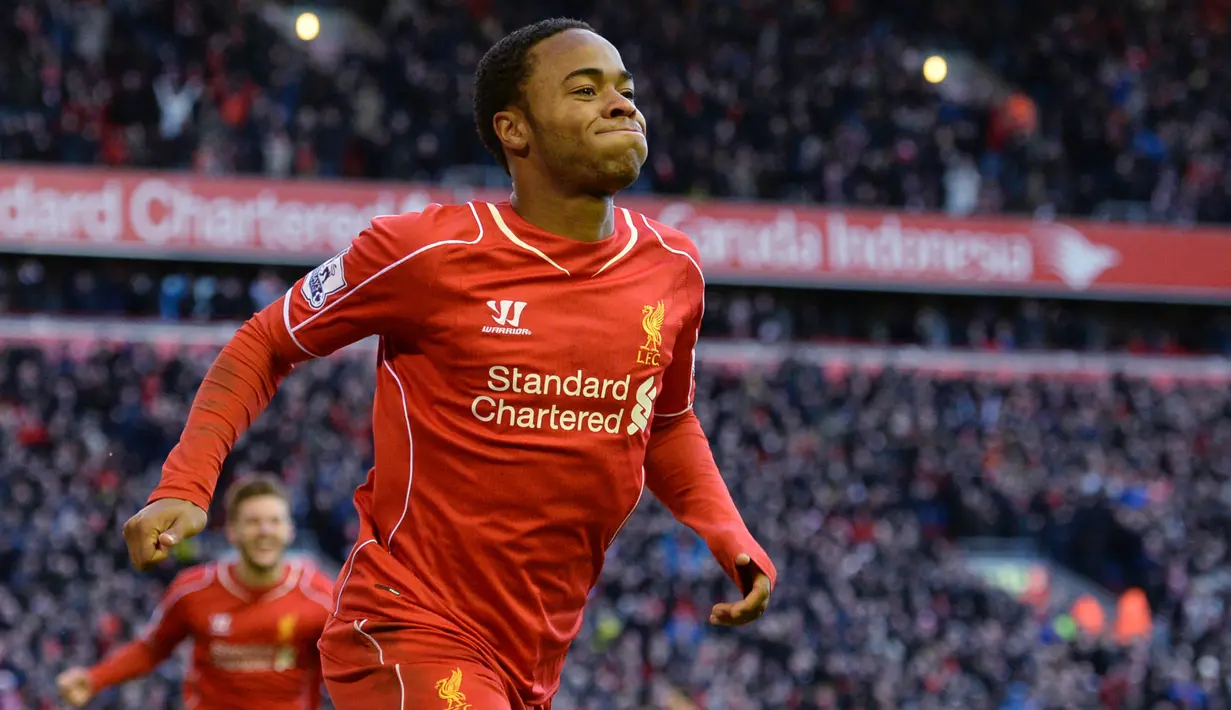 Raheem Sterling. Gelandang serang Inggris ini didatangkan Liverpool dari Akademi QPR pada Februari 2010. Usai memperkuat tim U-18, mulai 2011/2012 ia masuk ke tim senior Liverpool. Total 4 musim hingga akhir 2014/2015 ia tampil dalam 129 laga, mencetak 23 gol dan 25 assist. (AFP/Oli Scarff)