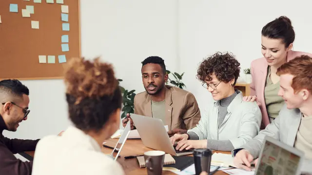 Memahami Pengertian Komunikasi dari Pendapat Para Ahli