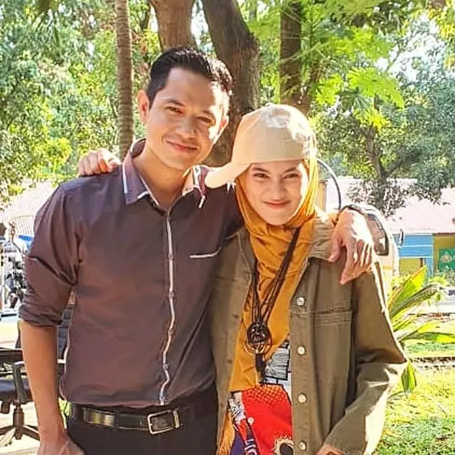 6 Potret Dude Harlino dan Alyssa di Lokasi Syuting Samudra Cinta, Selalu Kompak