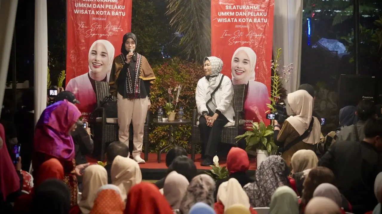 Istri calon presiden nomor urut 3 Ganjar Pranowo, Siti Atikoh Suprianti