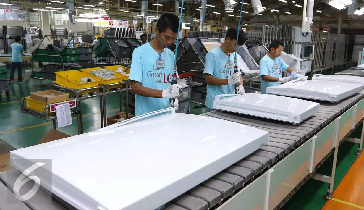 Pabrik LG Legok menghasilkan kulkas satu pintu dan dua pintu, dengan porsi 30 banding 70, Banten, Selasa (6/9). Pabrik ini berkapasitas produksi sekitar 5.000 unit kulkas per hari. (Liputan6.com/Angga Yuniar)