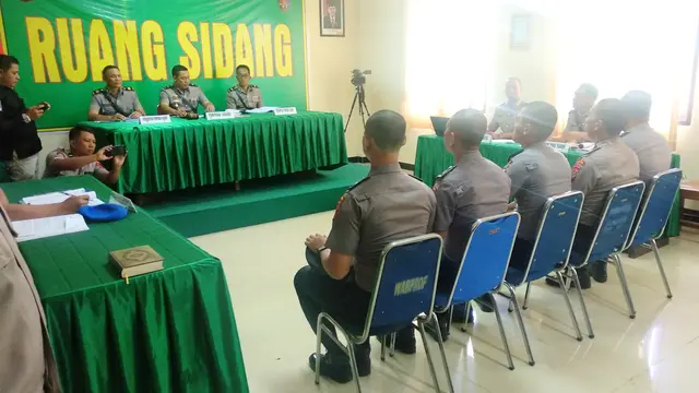 Sidang disiplin 5 polisi pemegang senjata api saat demonstrasi 26 September 2019.(Liputan6.com/Ahmad Akbar Fua)