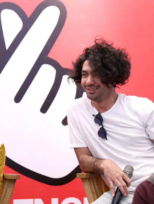 Bagi Reza Rahadian, agama adalah hak setiap individu. Apalagi diperdebatkan hingga membuat konflik. (Daniel Kampua/Bintang.com)