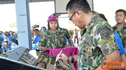 Citizen6, Surabaya: Komandan Korps Marinir Mayor Jenderal TNI (Mar) M. Alfan Baharudin meresmikan dan menandatangani prasasti Masjid Al Bahar Pasmar-1 di Indoor Sport Karang pilang, Surabaya pada, Selasa (28/8). (Pengirim: Budi Abdillah)