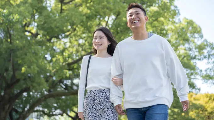 pasangan cinta bahagia
