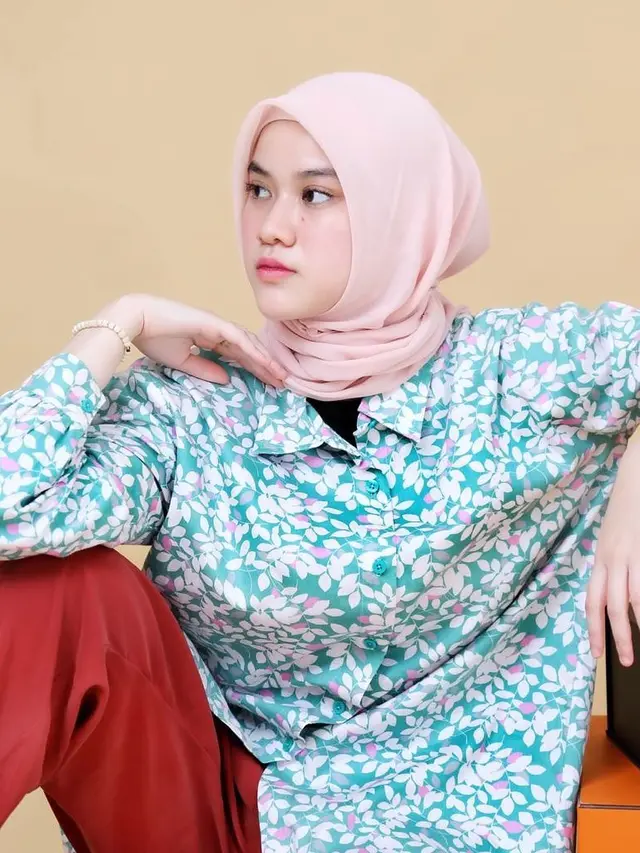 7 Pemotretan Uty Bonita Eks JKT48 dengan Berbagai Tema Ini Menawan