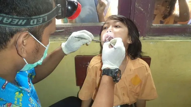Perawat gigi Deddy Syahrianto