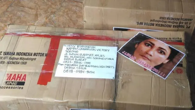 8 Foto Tulisan Jangan Dibanting di Paket Ini Bikin Senyum-Senyum Sendiri