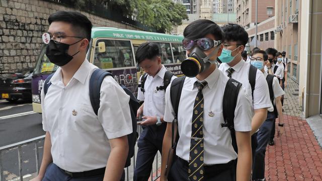 Ribuan Siswa Sekolah Turun ke Jalan Ikut Demo Hong Kong