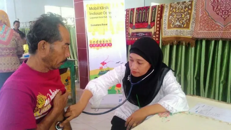 Indosat Ooredoo memberikan bantuan kepada para korban banjir di Sumatera Barat dan Sumatera Selatan.