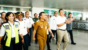 Gubernur Jawa Tengah, Ahmad Luthfi saat meninjau Bandara Ahmad Yani, Semarang. (Foto: Istimewa)