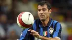 Inter's Serbian midfielder Dejan Stankovic eyes the ball during their Serie A match Inter vs Napoli at San Siro Stadium in Milan, 06 October 2007. AFP PHOTO / GIUSEPPE CACACE