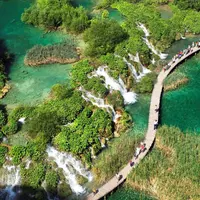Taman Nasional Danau Plitvice, Kroasia. (travel.nationalgeographic.com)
