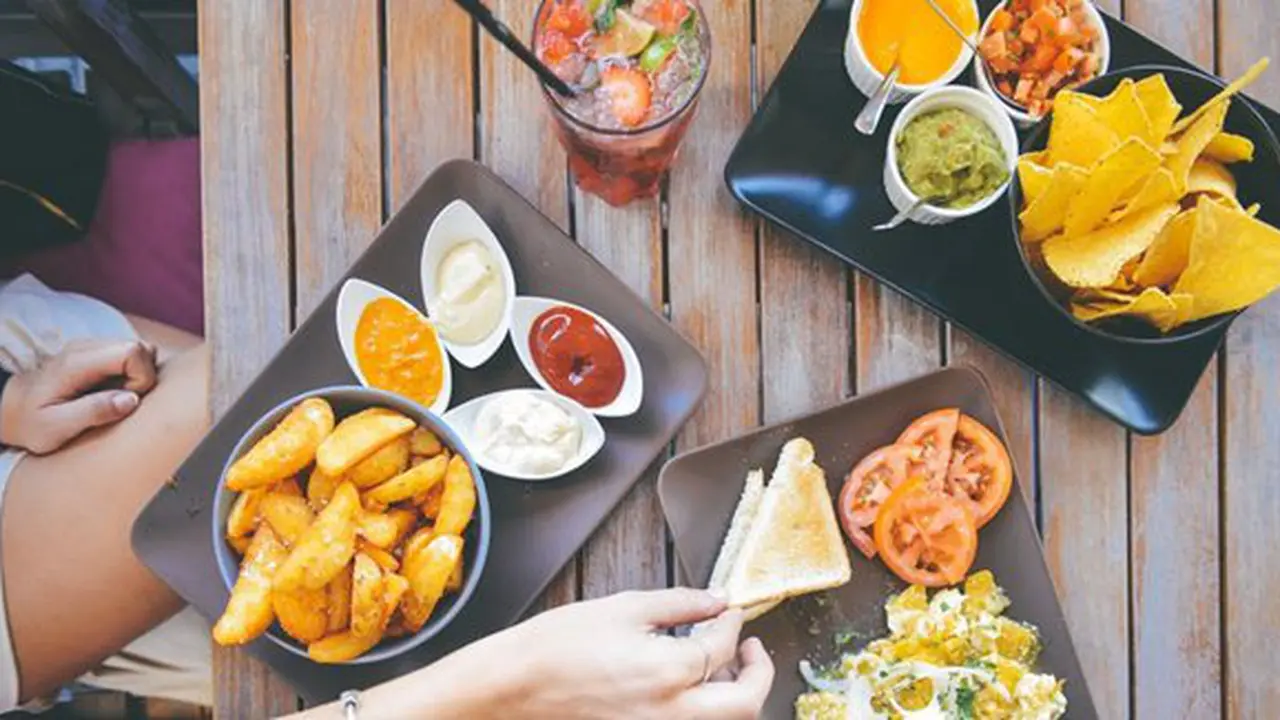 Makan dalam keadaan lapar/copyright Pexels.com