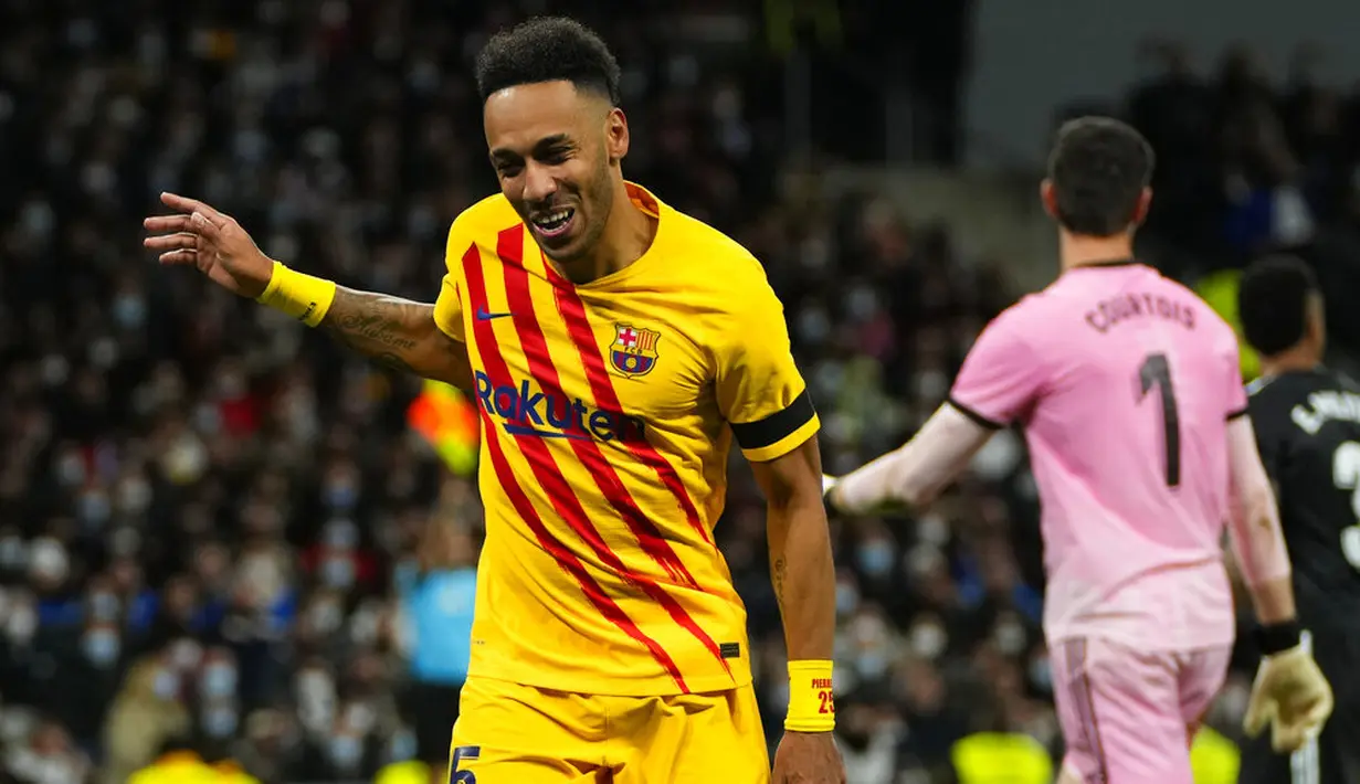 Gol pertama Barca tercipta di menit ke-29 lewat serangan balik cepat dan umpan silang Dembele dari sisi kanan dilanjutkan sundulan keras Aubameyang ke sudut kiri bawah gawang Courtois. (AP Photo/Manu Fernandez)