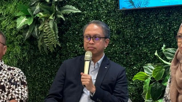 Deputi Bidang Koordinasi Kerja Sama Ekonomi Internasional Edi Prio Pambudi dalam konferensi pers Update Kerjasama Ekonomi Internasional, di Kemenko Perekonomian, Jakarta, Kamis (30/5/2024). (Tira/Liputan6.com)