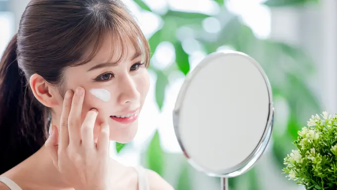 Rekomendasi Sunscreen untuk Kulit Berminyak, Bikin Makeup Jadi Makin Flawless