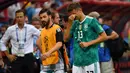 Pemain Jerman, Thomas Mueller, tampak kecewa usai ditaklukkan Korea Selatan pada Piala Dunia 2018 di Kazan Arena, Rusia, (27/6/2018). Jerman takluk 0-2 dari Korea Selatan. (AFP/Saeed Khan)
