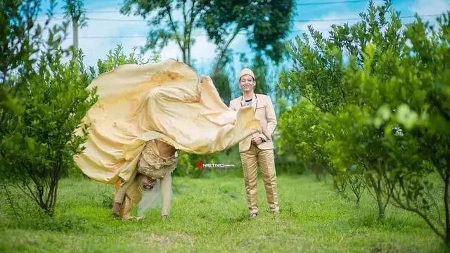6 Potret Prewedding Kocak, Sampai Lakukan Aksi Akrobat