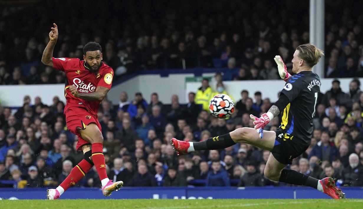 Joshua King yang merupakan mantan pemain Everton tersebut menyumbangkan tiga dari lima gol yang diciptakan oleh Watford. (AP via PA/Martin Rickett)