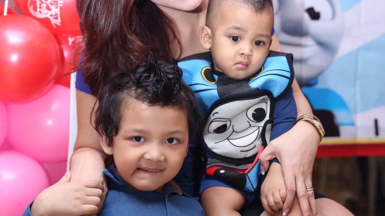 [Bintang] Virnie Ismail dan anak-anaknya