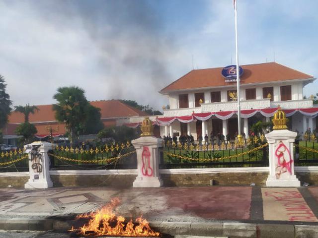 Antara Murka Risma Demo Uu Cipta Kerja Dan Kericuhan Di Surabaya Surabaya Liputan6 Com